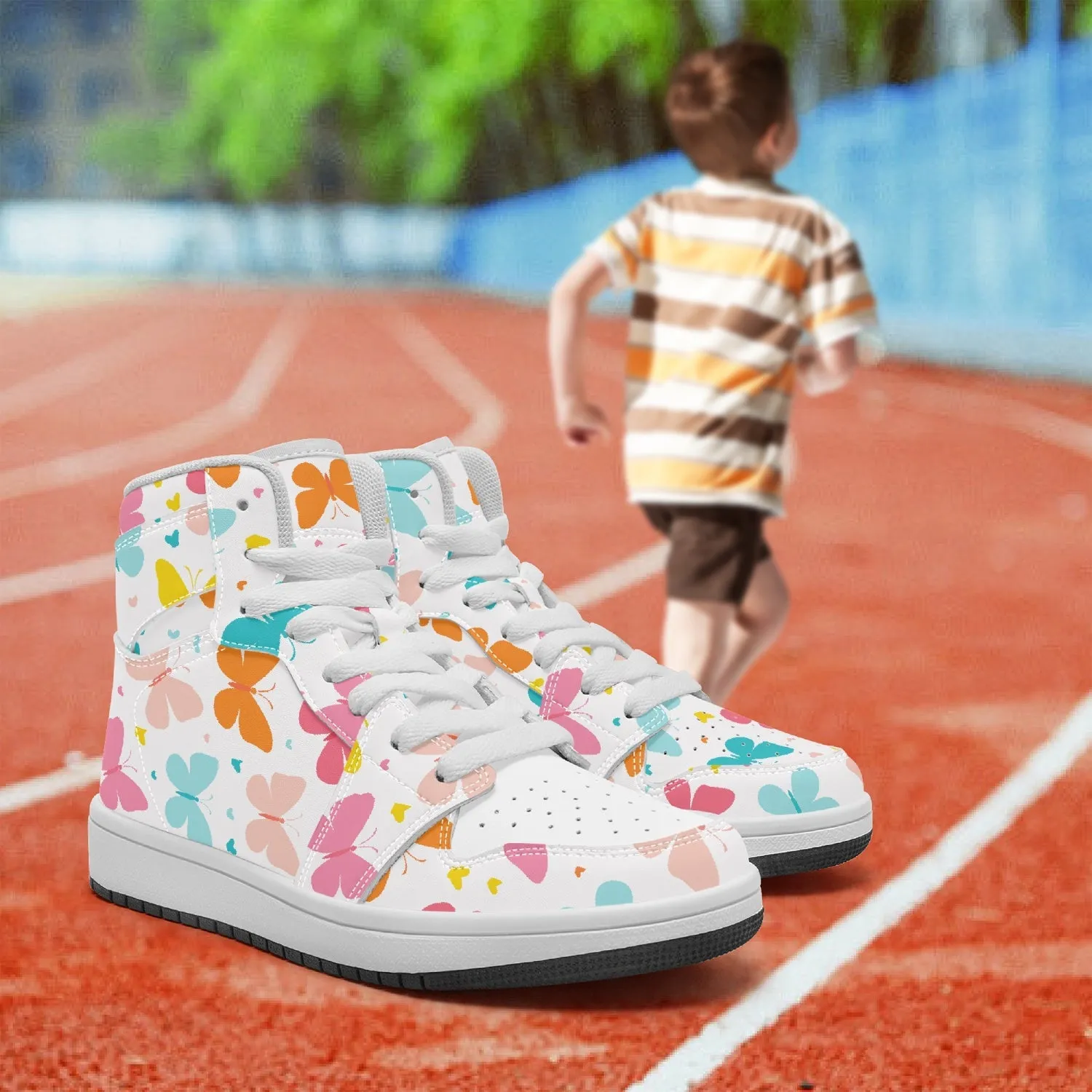 Chaussures montantes en cuir pour enfant "Papillons roses, bleus et jaunes"